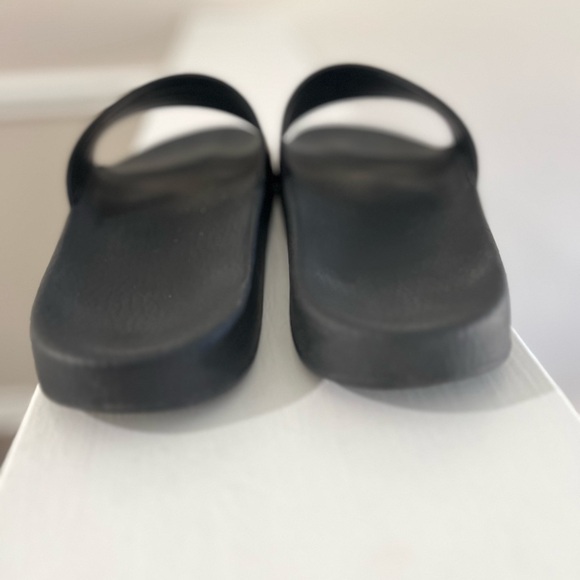 Authentic Gucci Men's Slide Sandals with Red and Green Web Accents - Picture 4 of 4